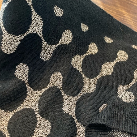 NWT Someday by Opus (Germany). Lovely black & metallic gold large scarf - Picture 6 of 11